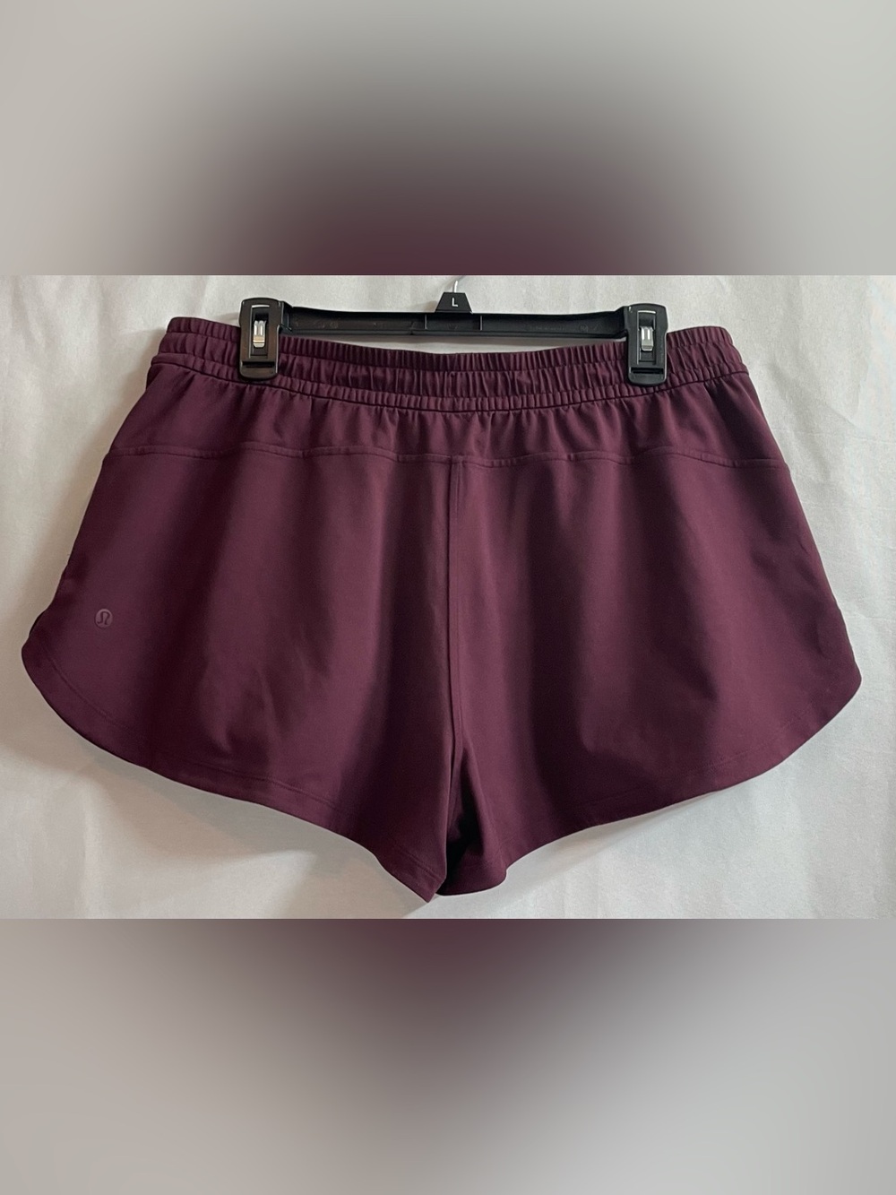 Lululemon Soft Jersey Mid-Rise Curved-Hem
Short 3" Women’s Size L (Garnet) - Picture 3 of 16